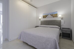 2 habitaciones, tabla de planchar con plancha, wifi y ropa de cama 
