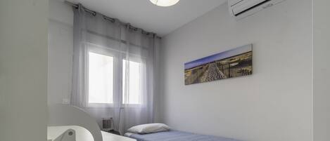 2 habitaciones, tabla de planchar con plancha, wifi y ropa de cama