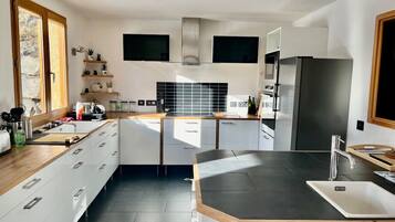 Fridge, microwave, oven, dishwasher