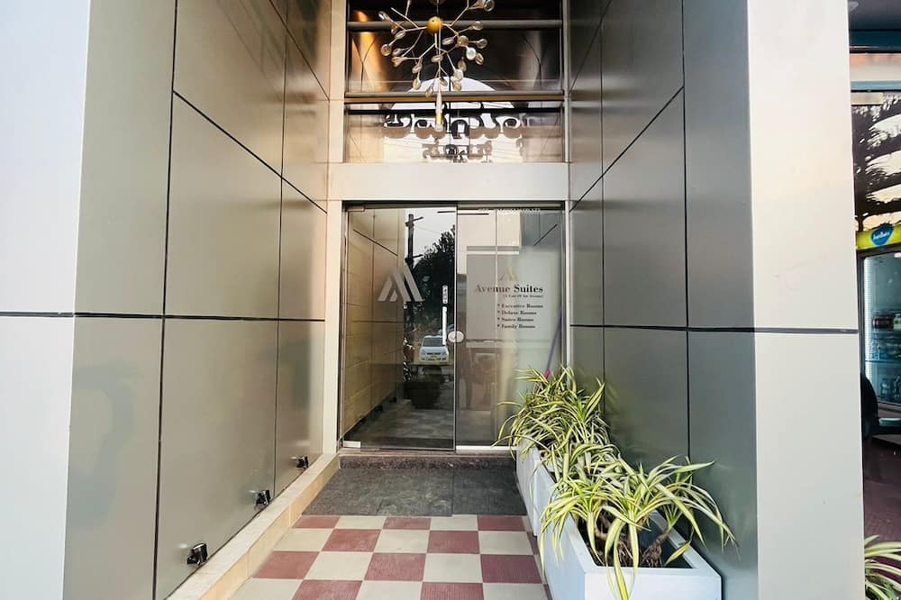 Avenue Suites