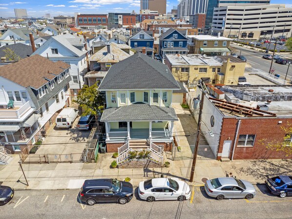 A residential area with houses, a parking lot, and a street. - Luxury 8 BR/4.5 Ba - Just 1 block from the Beach! (Atlantic City)