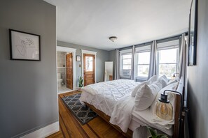 8 bedrooms, iron/ironing board, WiFi, bed sheets - Luxury 8 BR/4.5 Ba - Just 1 block from the Beach! (Atlantic City)