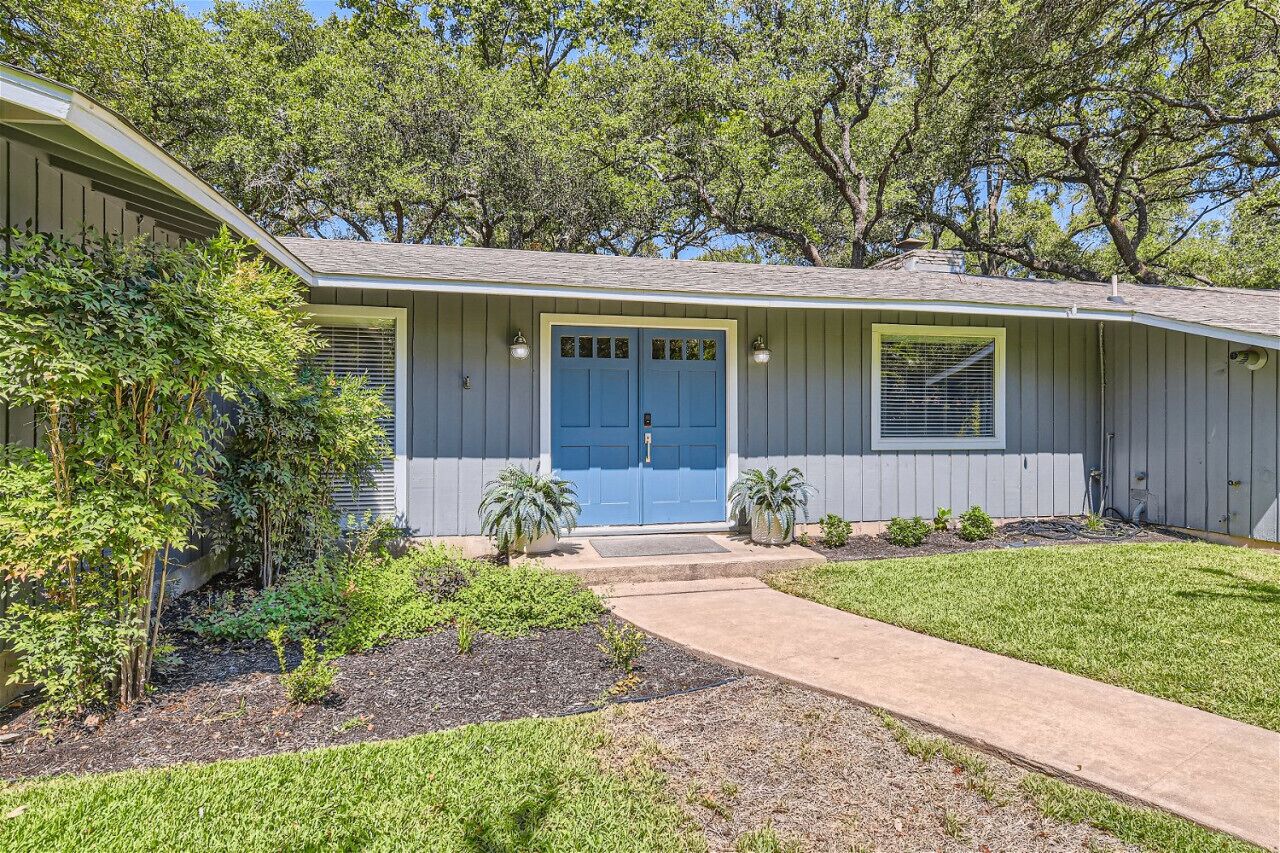 Tesla Charger/Gorgeous Inside/Walk to Restaurants
