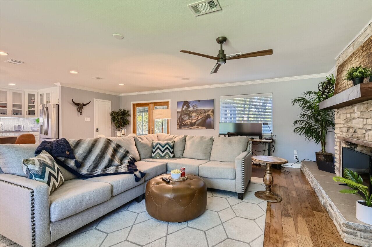 Smart TV, fireplace, video games, stereo