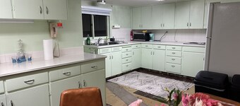 Large walk in lower unit in 1950 home nice neighborhood 