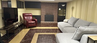 Large walk in lower unit in 1950 home nice neighborhood 