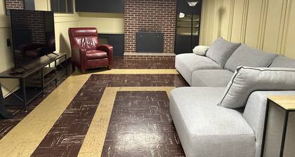 Large walk in lower unit in 1950 home nice neighborhood