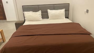 Executive Studio | 1 bedroom, desk, laptop workspace, blackout drapes