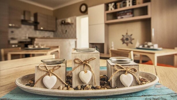 A kitchen with wooden cabinets, a clock, and a shelf with kitchen items. - Beachfront villa in Fiumicino, terrace & sunset (Isola Sacra)