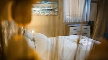 3 Schlafzimmer, Schreibtisch, schallisolierte Zimmer