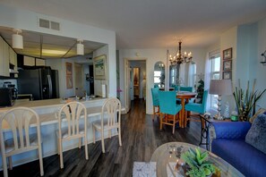 Smart-TV, peis, bøker og PC-skjermer