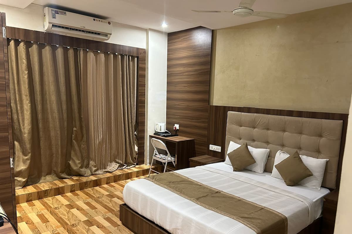 Deluxe Room | Premium bedding, WiFi (free), bed sheets