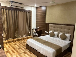 Deluxe Room | Premium bedding, free WiFi, bed sheets - Hotel BKC Mannat (Mumbai)