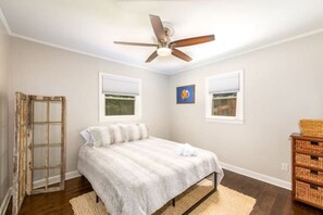 3 bedrooms, desk, travel crib, WiFi - Updated 3BR Ranch - Wilmore - Oasis - Fire Pit (Charlotte)