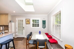 Dining - Updated 3BR Ranch - Wilmore - Oasis - Fire Pit (Charlotte)