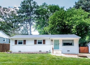 Exterior - Updated 3BR Ranch - Wilmore - Oasis - Fire Pit (Charlotte)