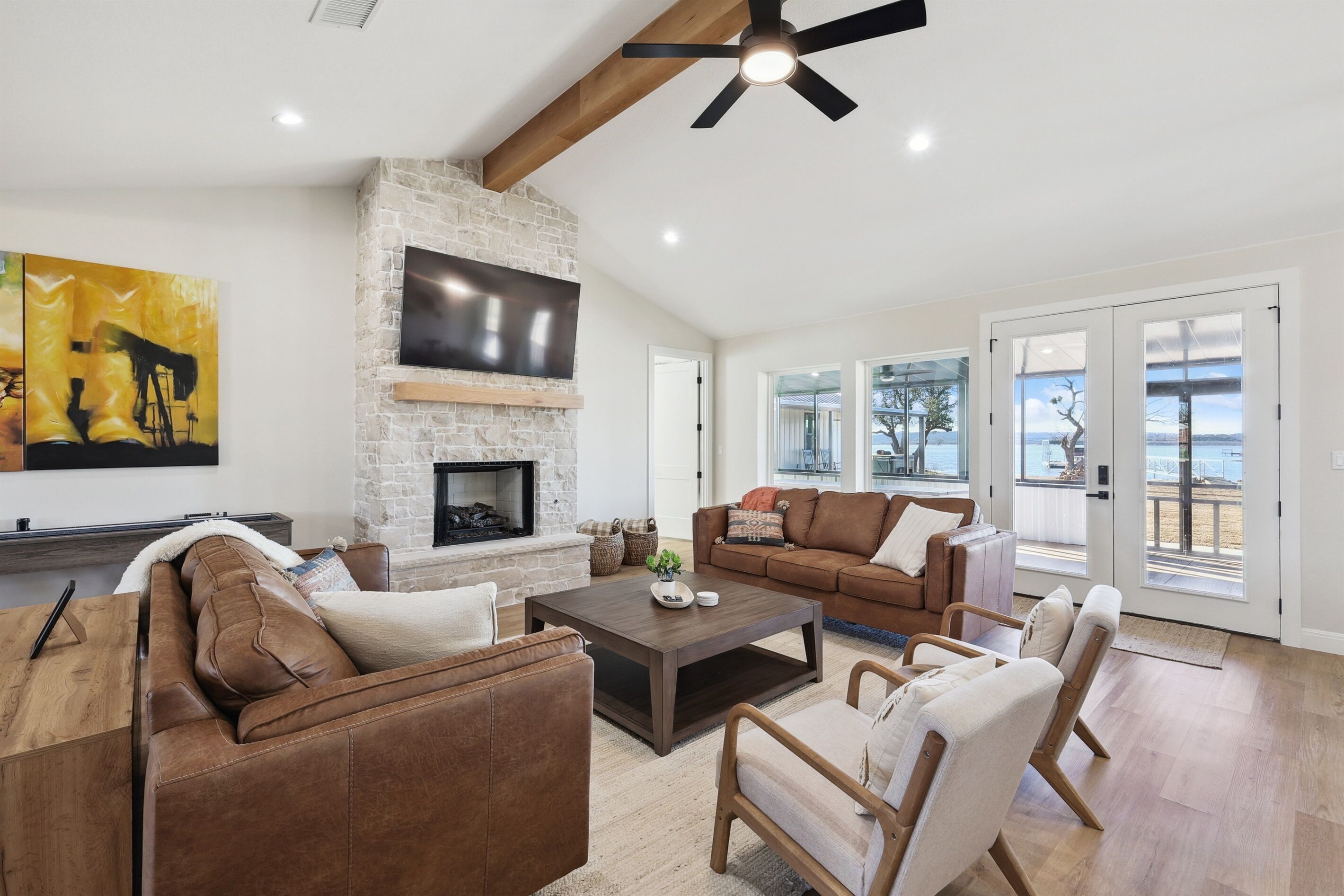 Smart TV, fireplace