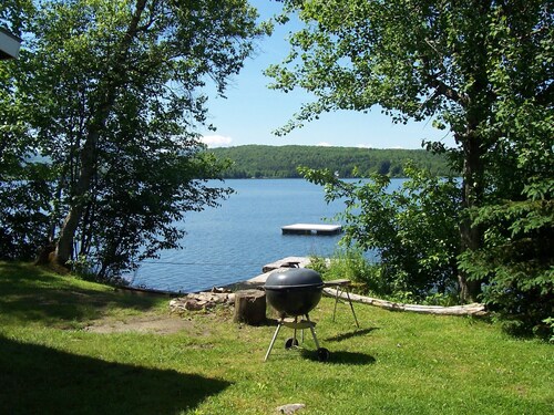 TWIN Cottage - Cozy cottage with generous deck and beautiful lake view.