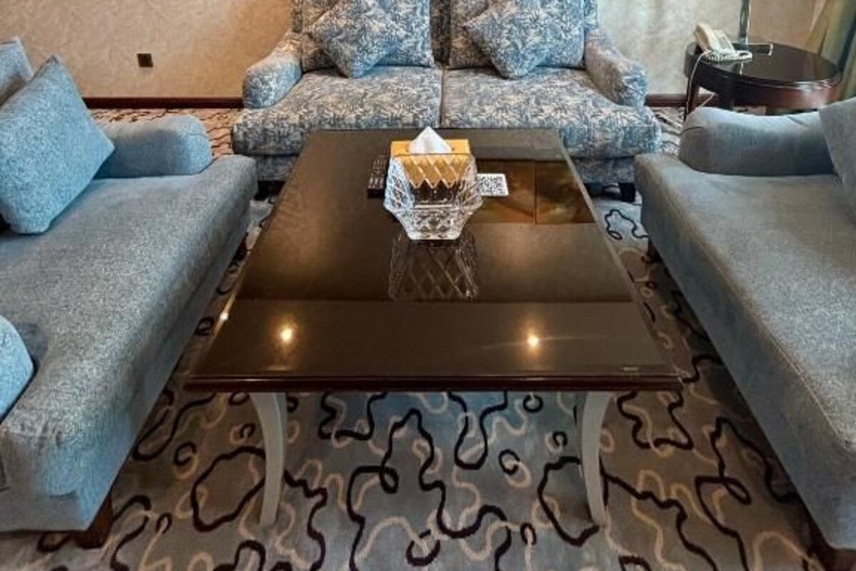 Junior Suite | Living area | Flat-screen TV