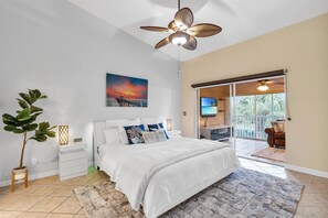 2 bedrooms, iron/ironing board, travel cot, WiFi - LOCATION, COMMUNITY, QUALITY LIVING. IT STARTS HERE! FALLING WATERS BEACH RESORT (Naples)