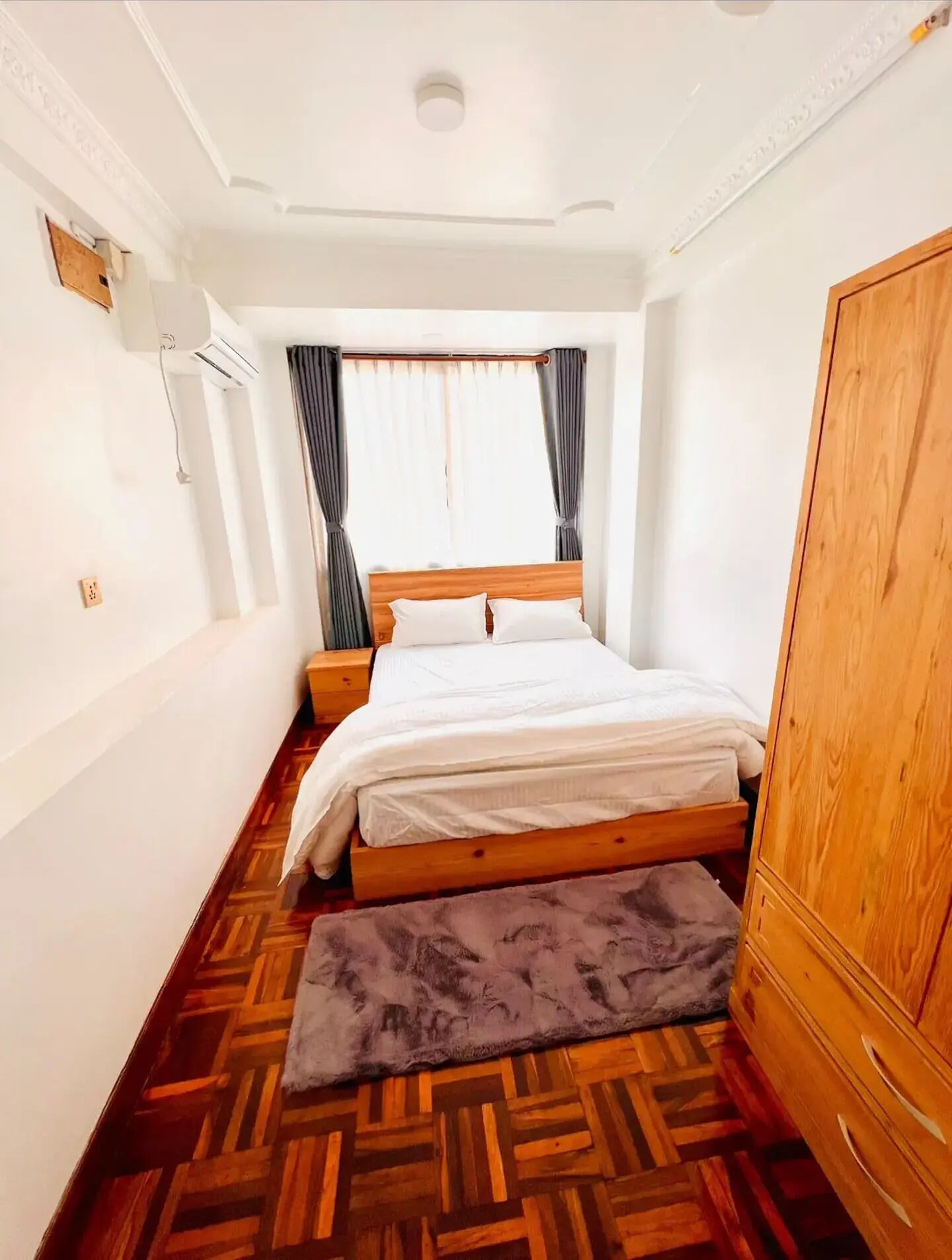 2 bedrooms, desk, soundproofing, iron/ironing board