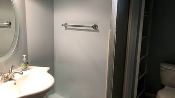 Douche, serviettes fournies
