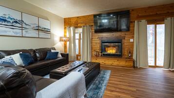 Televisión, chimenea