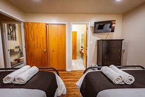 2 slaapkamers, een strijkplank/strijkijzer, reisbedje, wifi