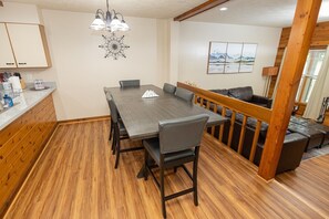 Dining - Family and pet-friendly, 2 Bedroom, 2 Bath, private townhome with wood-burning fireplace and jacuzzi tub (East Stroudsburg)