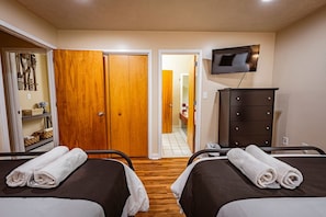 2 chambres, fer et planche à repasser, Wi-Fi gratuit, draps fournis