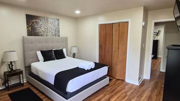 2 habitaciones, tabla de planchar con plancha, cuna de viaje y wifi
