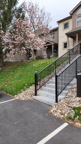 Family and pet-friendly, 2 Bedroom, 2 Bath, private townhome with wood-burning fireplace and jacuzzi tub