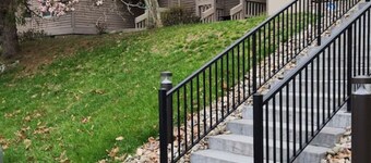 Family and pet-friendly, 2 Bedroom, 2 Bath, private townhome with wood-burning fireplace and jacuzzi tub