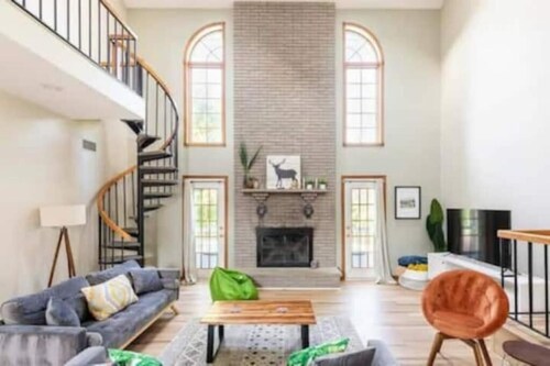 Waterfront house near the Niagara Falls/ Outlet Mall/ Plaza/ Bills Stadium