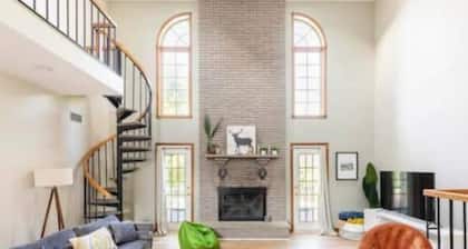 Waterfront house near the Niagara Falls/ Outlet Mall/ Plaza/ Bills Stadium