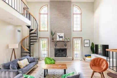 Waterfront house near the Niagara Falls/ Outlet Mall/ Plaza/ Bills Stadium