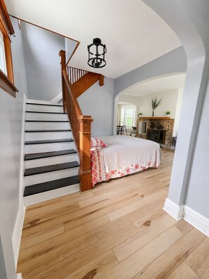 3 bedrooms, desk, iron/ironing board, travel crib