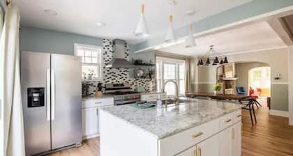 Waterfront house near the Niagara Falls/ Outlet Mall/ Plaza/ Bills Stadium