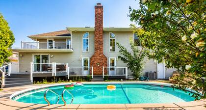 Waterfront Pool Retreat Near Niagara Falls & Buffalo Bills