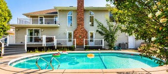 Waterfront Pool Retreat Near Niagara Falls & Buffalo Bills