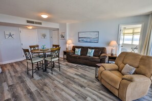 Ping pong - SEA RENITY 2BR Condo Panoramic Views of Ocean and River 25NW, Pool, Hot Tub (Daytona Beach)