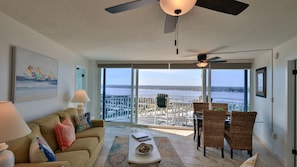 Fernseher, Tischtennisplatte