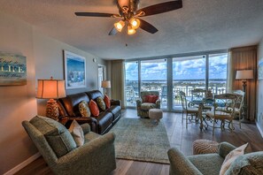 Fernseher, Tischtennisplatte