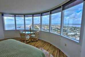 2 多间卧室、熨斗/熨衣板、免费 WiFi、床单