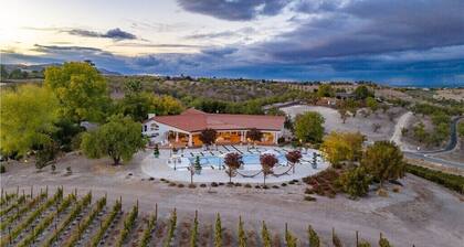 6 bed 3 bath house surrounded by 10 acres of vines w pool, jacuzzi, & fire pit.