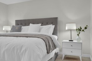 3 bedrooms, iron/ironing board, free WiFi, bed sheets - Luxurious and Beautiful House (Ottawa)