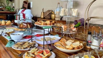 Petit déjeuner en libre-service compris tous les jours