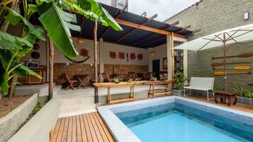 Outdoor pool, pool umbrellas, sun loungers