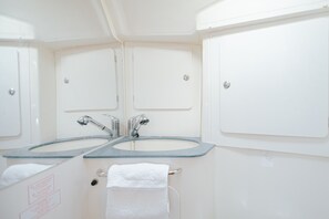 Towels, soap, shampoo, toilet paper