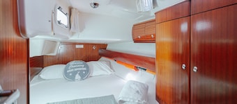 Sail into Serenity: Discover Albufeira's Charm aboard Our Elegant Sailboat 